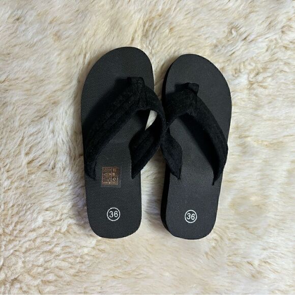 Target Shoes - Target Black Sandals size 6